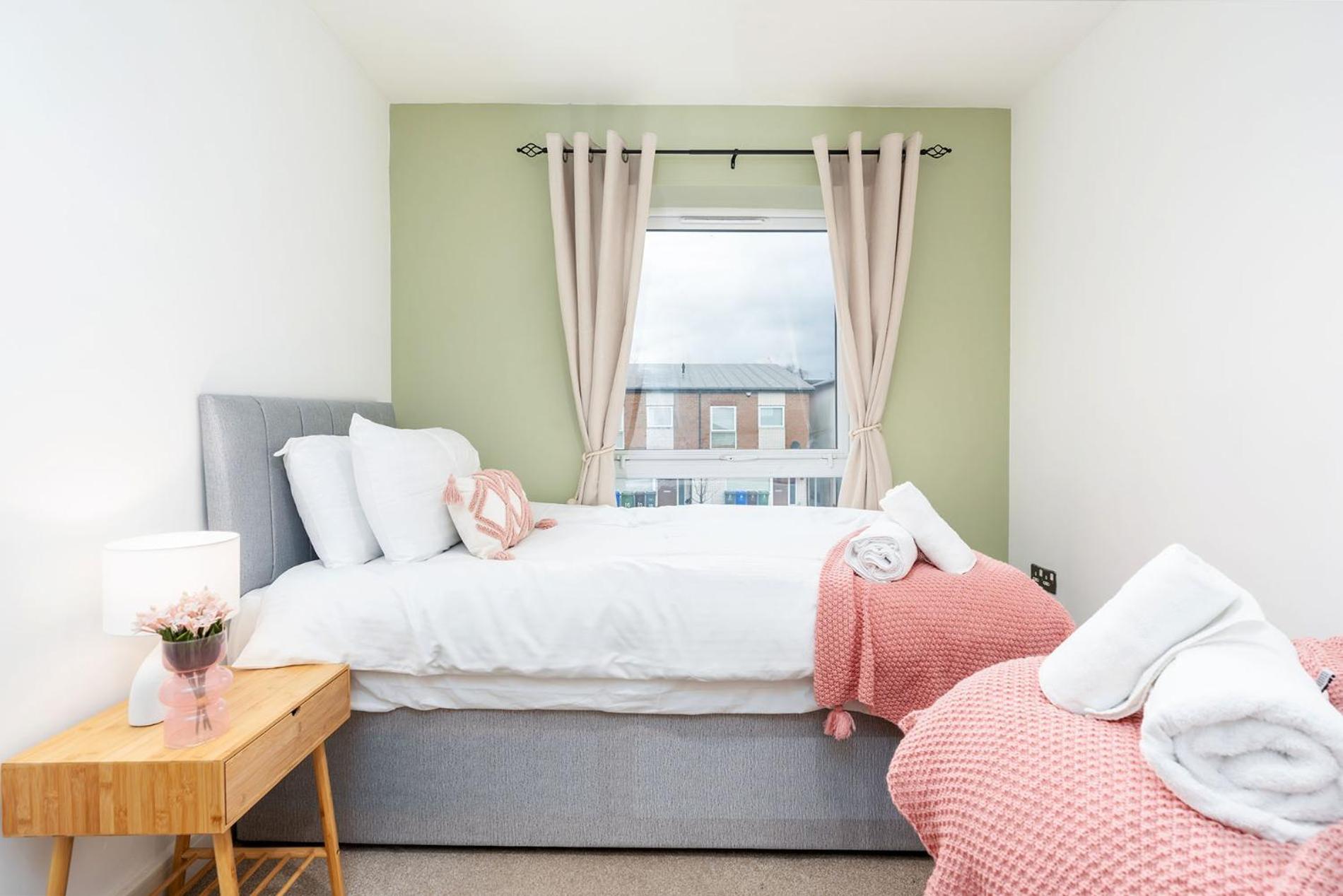 6 Guests - 3 Bedrooms - Free Wi-Fi - Manchester Eksteriør bilde